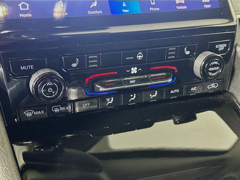 Used 2023 Jeep Grand Cherokee L Limited image 24