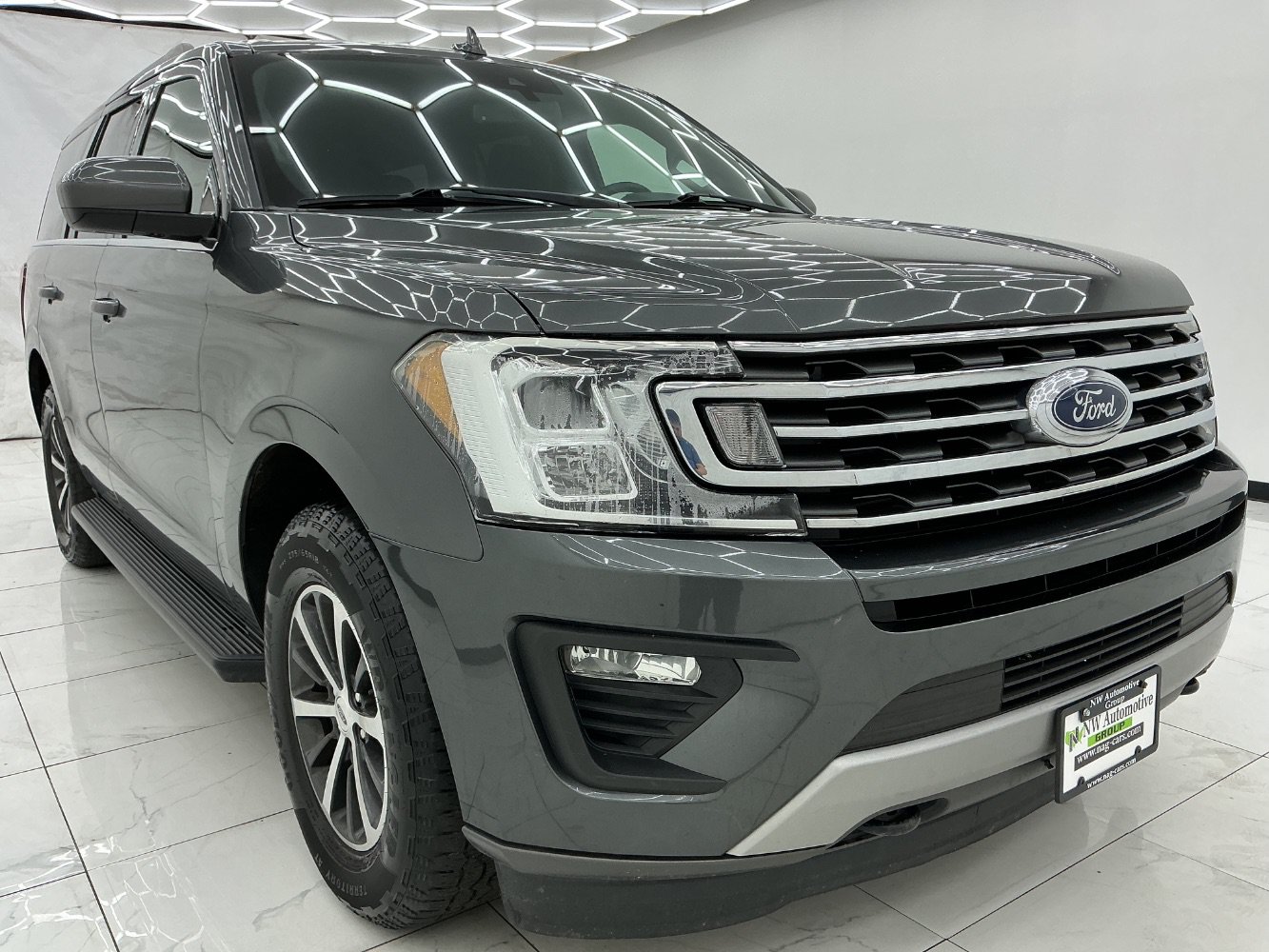 Used 2020 Ford Expedition XLT AWD/4WD image 3