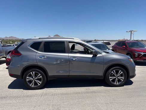 Used 2020 Nissan Rogue SV w/ Premium Package FWD image 3