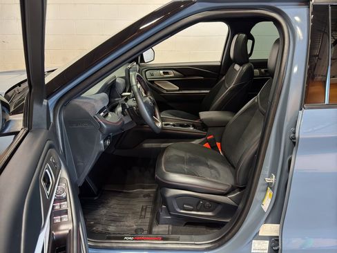 Used 2025 Ford Explorer ST image 16