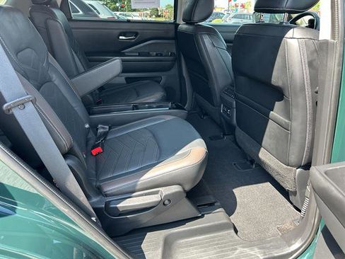 Used 2023 Nissan Pathfinder Platinum image 28