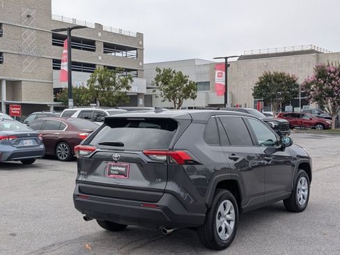 Certified 2025 Toyota RAV4 LE FWD image 5