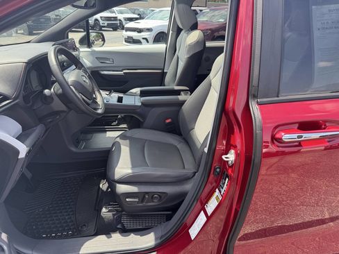 Used 2024 Toyota Sienna XSE AWD/4WD image 8