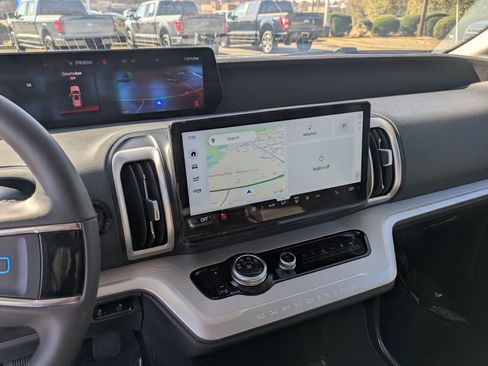 Certified 2025 Ford Expedition Active image 19