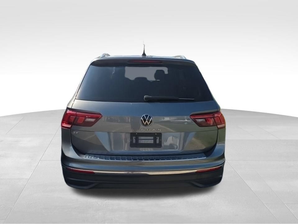 Used 2023 Volkswagen Tiguan SE w/ Panoramic Sunroof Package FWD image 3