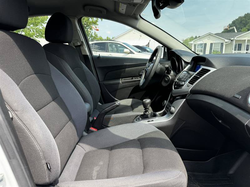 Used 2015 Chevrolet Cruze LT FWD image 15