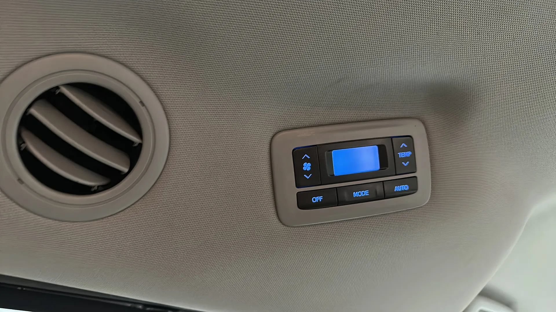 Used 2017 Toyota Sienna LE FWD image 23