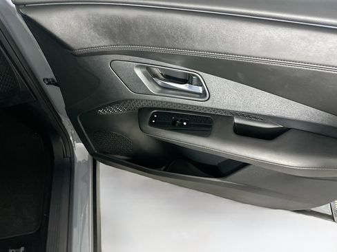 Used 2023 Nissan Ariya FWD image 32