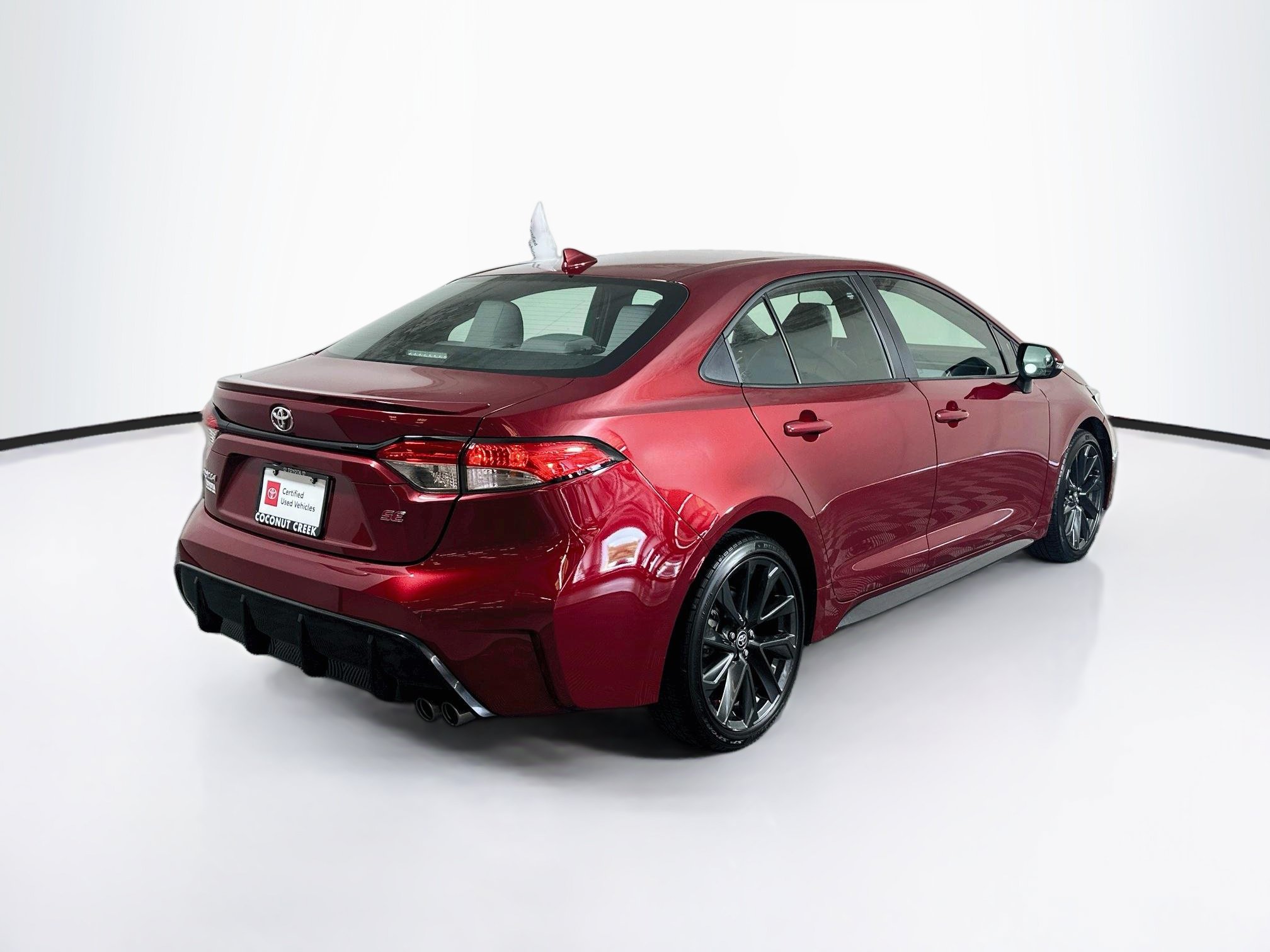 Used 2024 Toyota Corolla SE FWD image 3