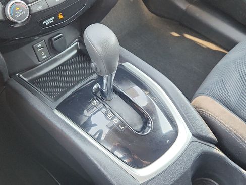 Used 2014 Nissan Rogue SV AWD/4WD image 23