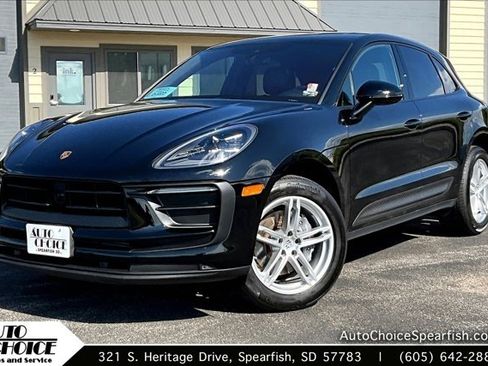 Used 2024 Porsche Macan image 1
