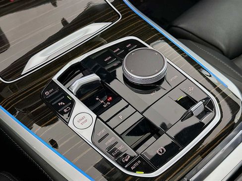 Used 2025 BMW X5 xDrive50e image 18