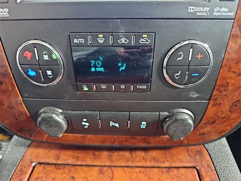 Used 2012 Chevrolet Avalanche LTZ image 28