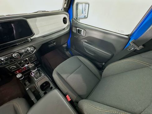 Used 2025 Jeep Wrangler Unlimited Sport AWD/4WD image 11