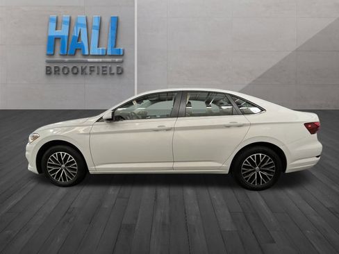 Certified 2020 Volkswagen Jetta SE image 3