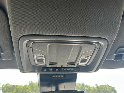 Used 2025 GMC Sierra 1500 Elevation image 40