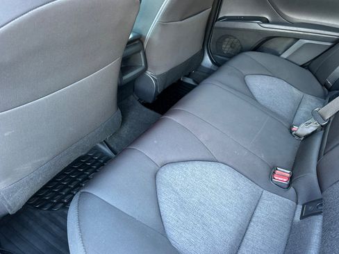 Used 2018 Toyota Camry LE image 10