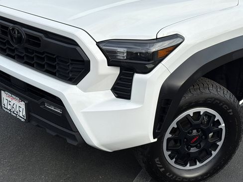 Certified 2026 Toyota Tacoma TRD Off-Road AWD/4WD image 3