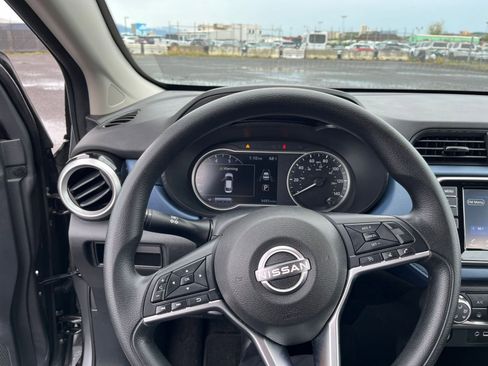 Used 2025 Nissan Versa SV image 29