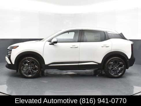 Used 2025 Nissan Kicks SR w/ SR Premium Package AWD/4WD image 3