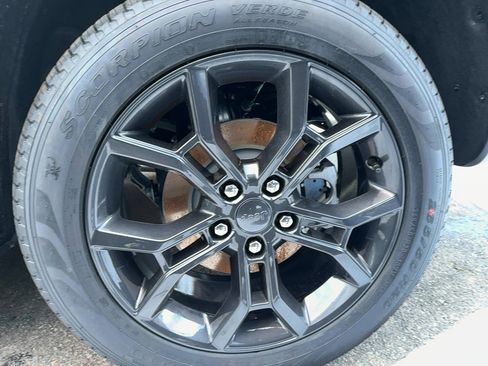 New 2025 Jeep Grand Cherokee Limited image 5