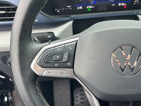 Used 2024 Volkswagen Taos SE image 17