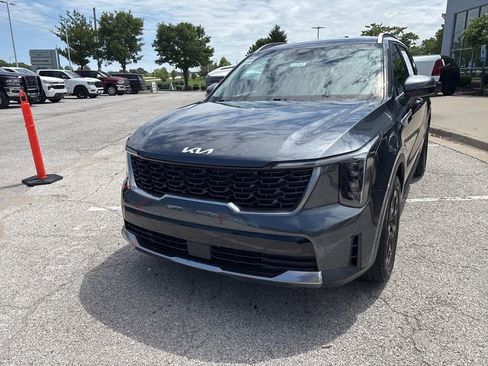 Used 2024 Kia Sorento S FWD image 11