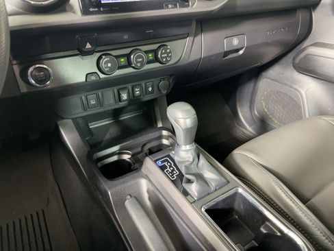 Used 2019 Toyota Tacoma TRD Off-Road image 16