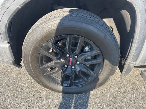 Used 2024 GMC Sierra 1500 Elevation image 11