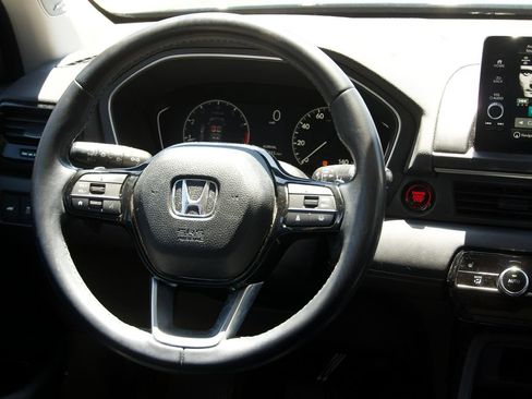 Used 2023 Honda Pilot Touring image 9
