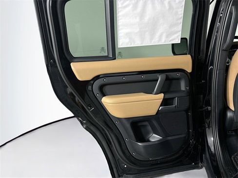 Used 2025 Land Rover Defender 110 S image 24