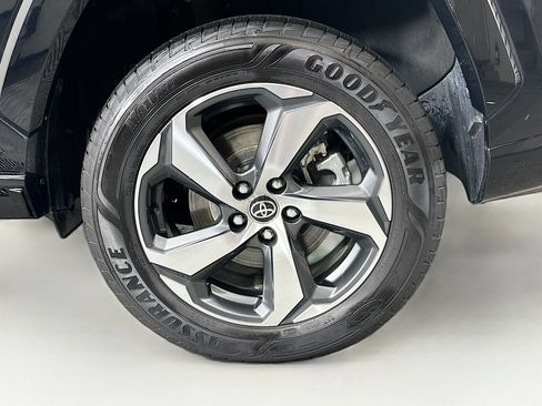 Used 2021 Toyota RAV4 SE image 11