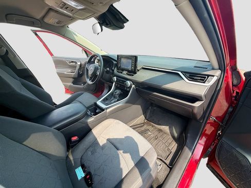 Used 2021 Toyota RAV4 XLE w/ XLE Grade Weather Package AWD/4WD image 31