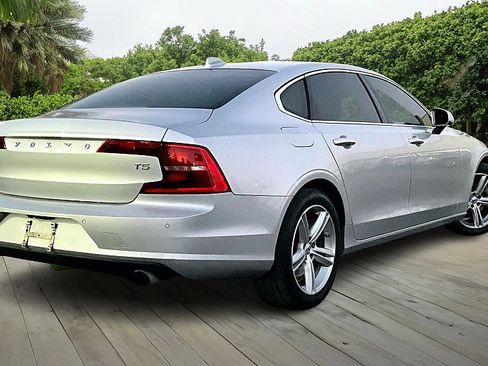 Used 2018 Volvo S90 T5 Momentum w/ Momentum Plus Package image 2
