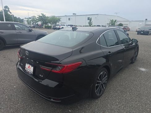 Used 2025 Toyota Camry XLE w/ Premium Plus Package FWD image 5