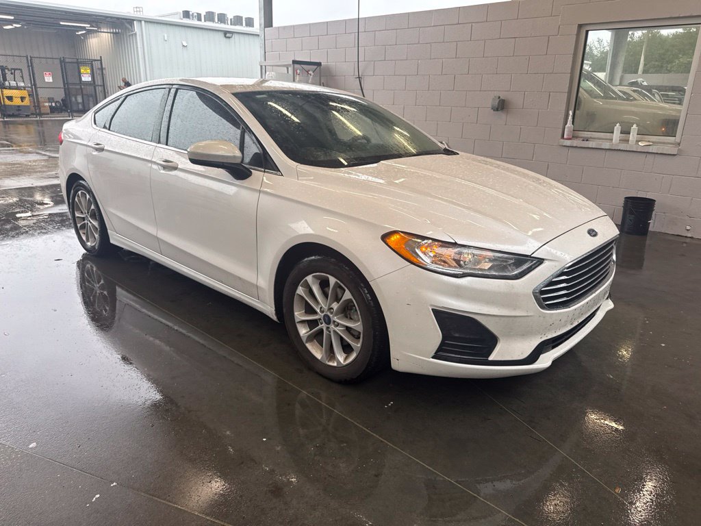 Used 2020 Ford Fusion SE FWD image 2
