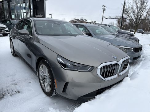 Used 2024 BMW 540i xDrive 540i xDrive w/ Premium Package image 2