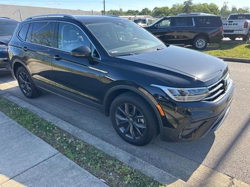 Used 2022 Volkswagen Tiguan SE AWD/4WD image 2