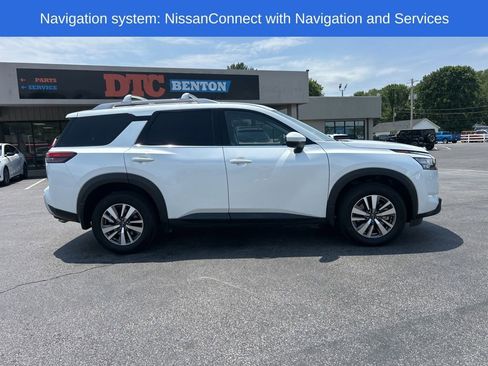 Used 2025 Nissan Pathfinder SL AWD/4WD image 3