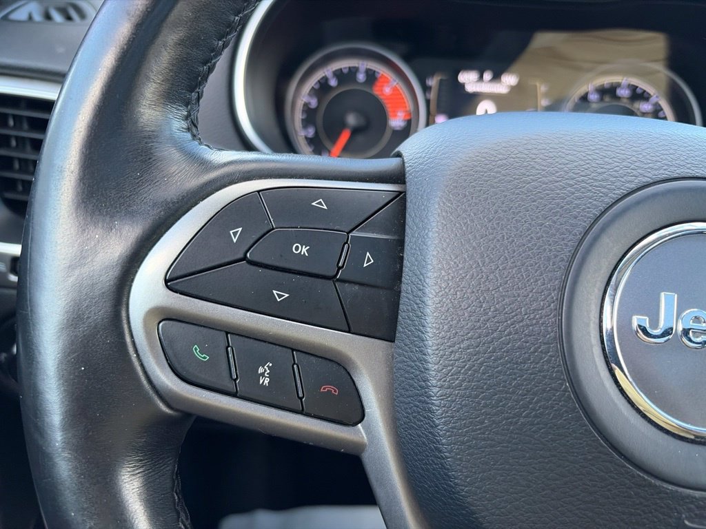 Used 2019 Jeep Cherokee Latitude Plus w/ Comfort/Convenience Group AWD/4WD image 34