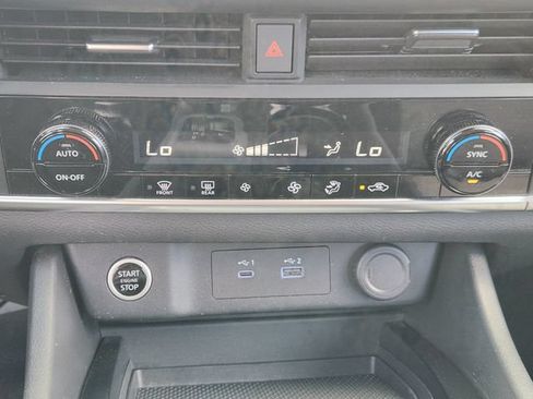 Used 2023 Nissan Rogue SV FWD image 19