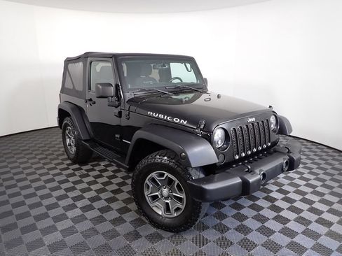 Used 2014 Jeep Wrangler Rubicon w/ Power Convenience Group AWD/4WD image 5