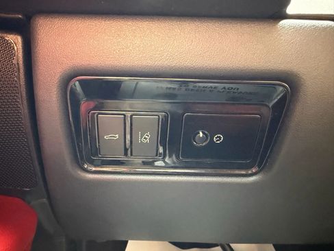 Used 2017 Jaguar XF R-Sport image 27