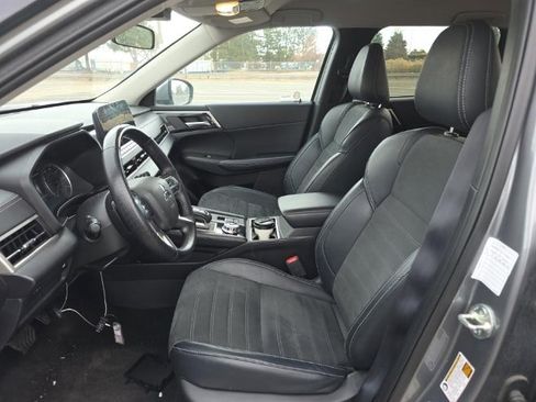 Used 2024 Mitsubishi Outlander SE Black Edition image 9