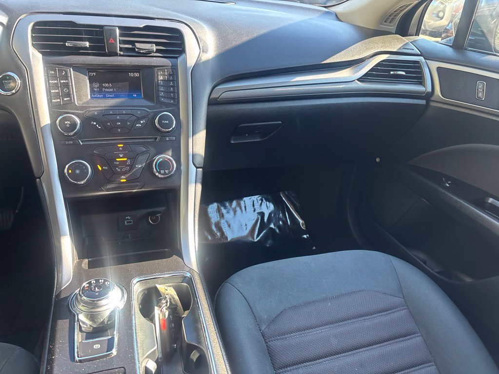 Used 2017 Ford Fusion SE FWD image 10