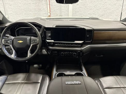 Used 2024 Chevrolet Silverado 2500 High Country w/ High Country Premium Package AWD/4WD image 13