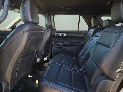 Used 2020 Ford Explorer XLT w/ Equipment Group 202A image 15