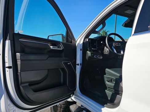 Used 2025 GMC Sierra 1500 SLT AWD/4WD image 26