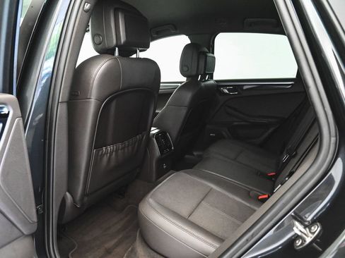 Used 2022 Porsche Macan AWD/4WD image 34