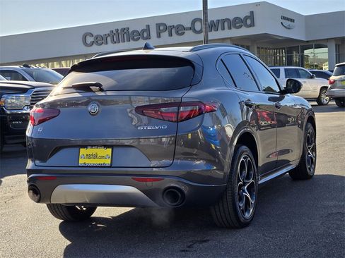 Used 2023 Alfa Romeo Stelvio Ti image 4